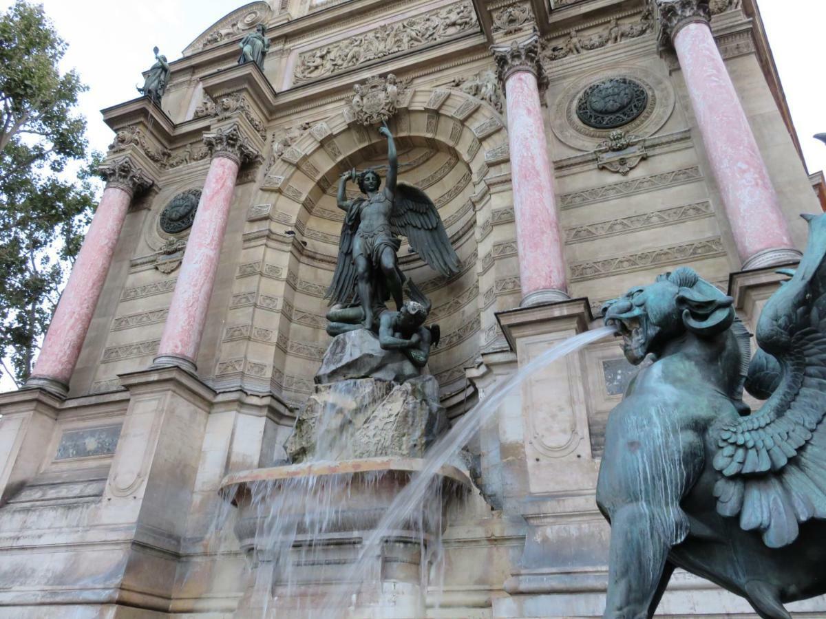 Love Nest In Saint-Michel Paris Exterior foto
